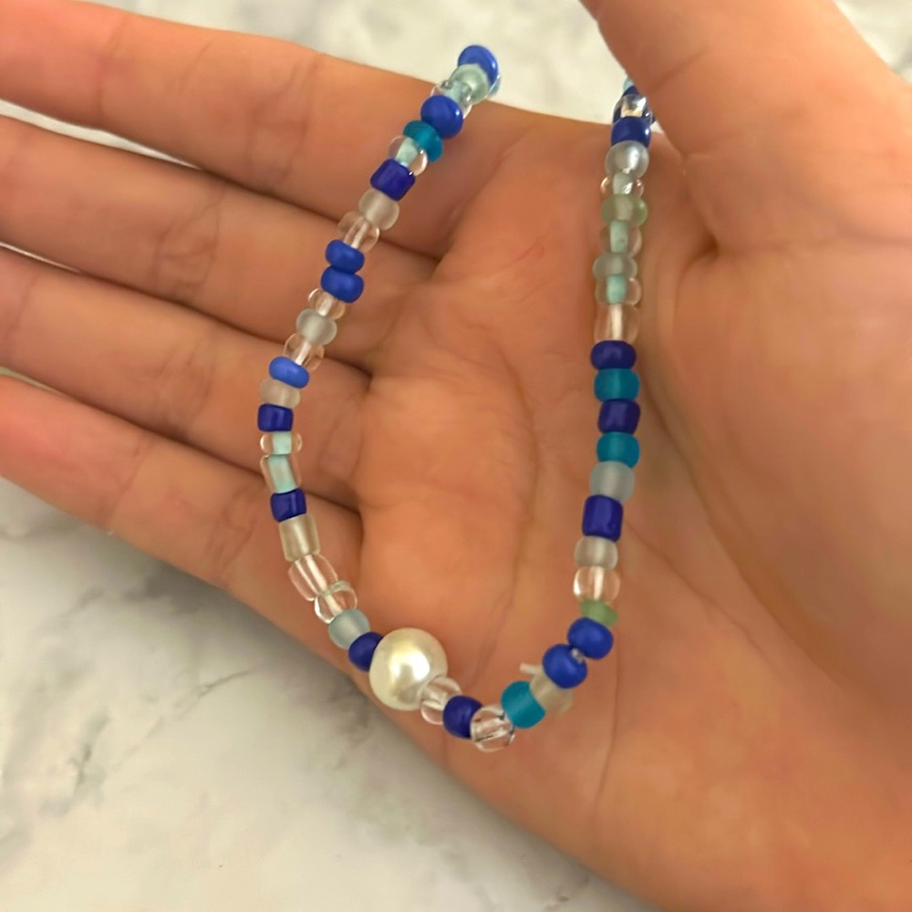 BLUE SEED BEAD NECKLACE WITH PEARLS!